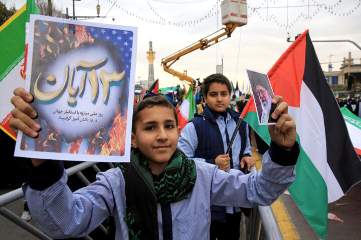 ۱۳ آبان؛ روز بصیرتافزایی دانشآموزان