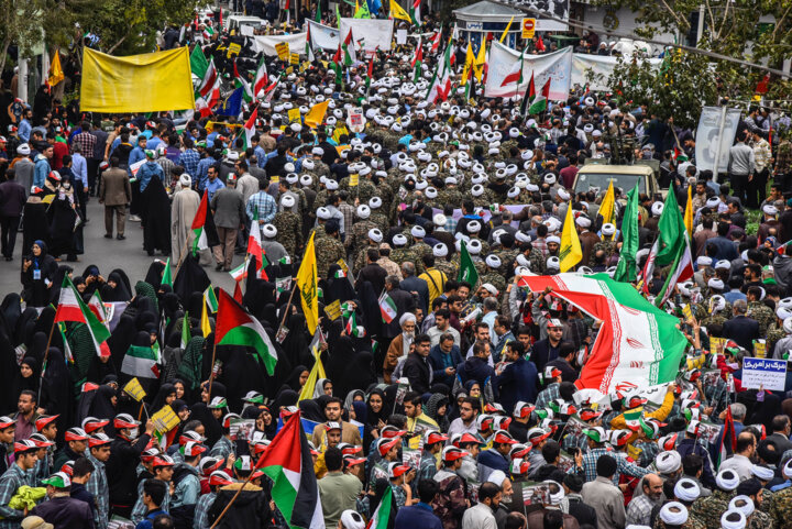 آغاز راهپیمایی ۱۳ آبان در قم/ اعلام انزجار از استکبار جهانی