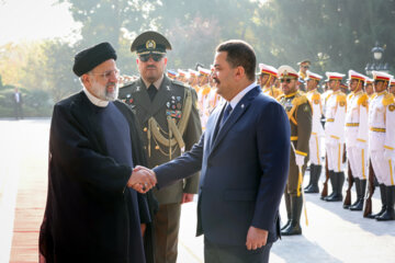 El primer ministro iraquí recibido oficialmente en Teherán 
