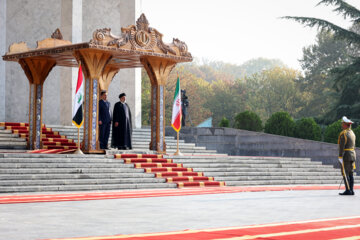 El primer ministro iraquí recibido oficialmente en Teherán 
