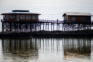 اسکله های محل فرآوری خاویار در جزیره آشوراده و ایستگاه اول لایروبی کانال