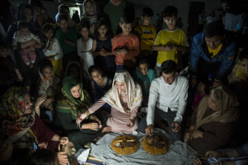 قسمتی از غذای معروف و سنتی ترکمنی را پس از باز کردن به دیگران میدهند.