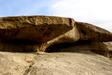 Porche de piedra Niyagh en Qazvin 
