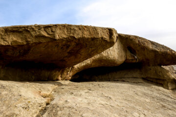 ایوان سنگی نیاق روستای نیاق در قزوین جاذبه‌های گردشگری قزوین گردشگری ایرانگردی