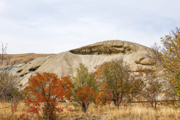 ایوان سنگی نیاق روستای نیاق در قزوین جاذبه‌های گردشگری قزوین گردشگری ایرانگردی