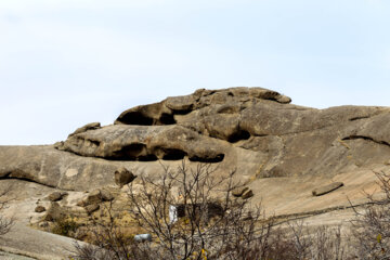 ایوان سنگی نیاق روستای نیاق در قزوین جاذبه‌های گردشگری قزوین گردشگری ایرانگردی