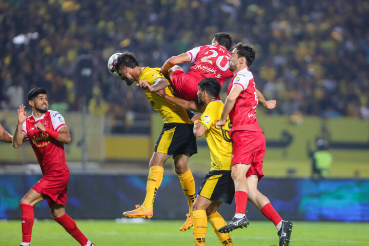 شما به نمایش مضحک فوتبال ایران دعوتید!/ فوتبالی با سقف کاذب!