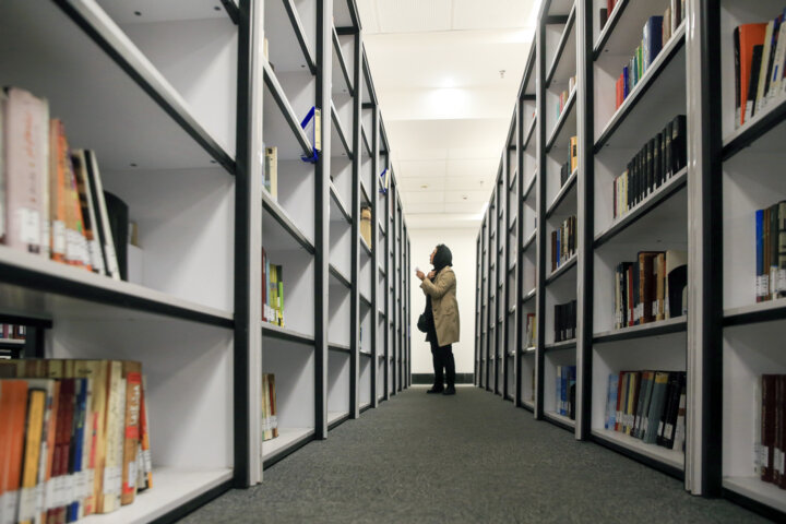 سالانه ۱۱ هزار کتاب در قم مجوز چاپ میگیرد