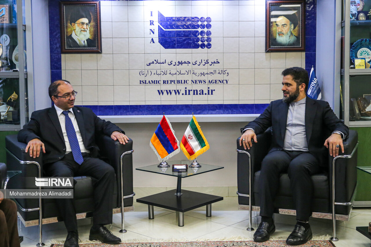 سفير ارمينيا يبحث مع نادري في سبل توسيع التعاون الاعلامي بين طهران ويريفان