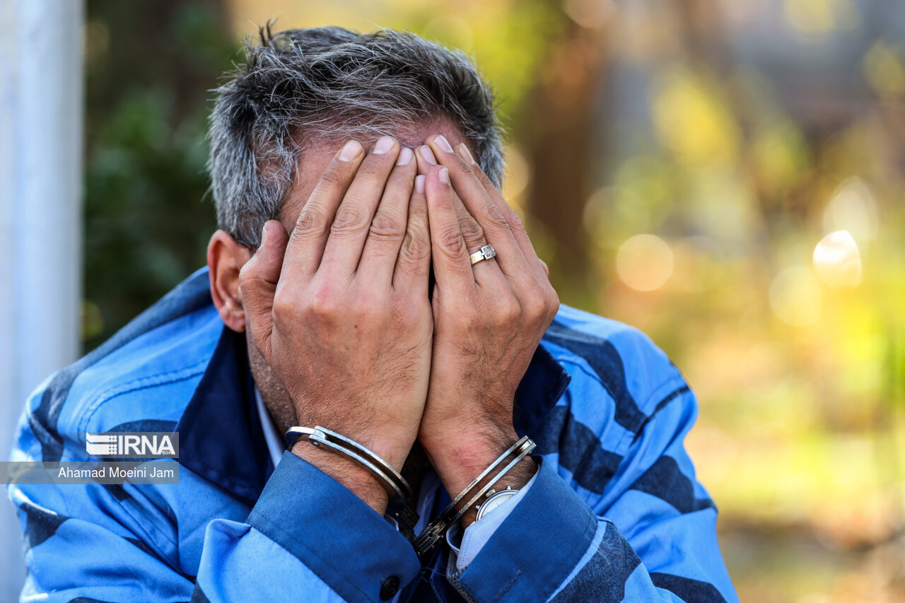 دستگیری فالگیر با ۴۰۰ نوع ابزارِ رَمالی در اصفهان