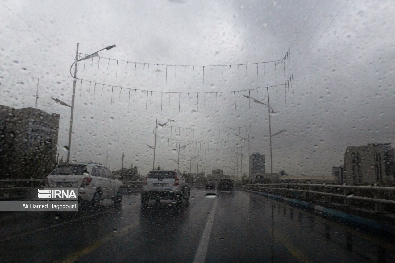 ورود سامانه بارشی و آغاز بارشها از امشب/ افزایش سرعت باد و گردوخاک در برخی مناطق ورود سامانه بارشی و آغاز بارشها از امشب/ افزایش سرعت باد و گردوخاک در برخی مناطق