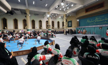 Rencontre entre le Leader et les champions sportifs et les médaillés iraniens des Jeux asiatiques et des Jeux para-asiatiques