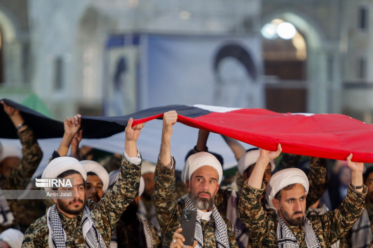 گردهمایی سراسری مسئولان بسیج دانشجویی و طلاب بسیجی در حرم امام خمینی (ره)