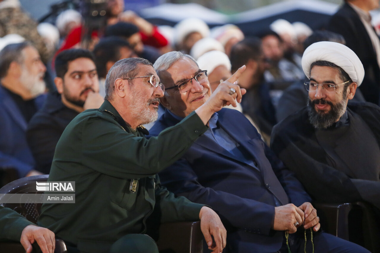 گردهمایی سراسری مسئولان بسیج دانشجویی و طلاب بسیجی در حرم امام خمینی (ره)