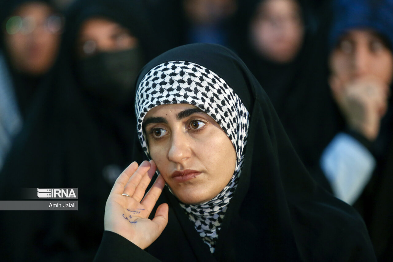 گردهمایی سراسری مسئولان بسیج دانشجویی و طلاب بسیجی در حرم امام خمینی (ره)