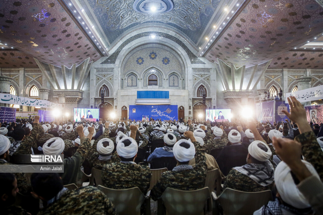 گردهمایی سراسری مسئولان بسیج دانشجویی و طلاب بسیجی در حرم امام خمینی (ره)