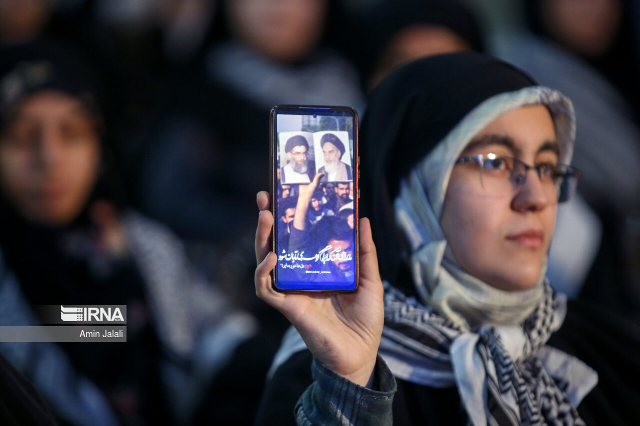 گردهمایی سراسری مسئولان بسیج دانشجویی و طلاب بسیجی در حرم امام خمینی (ره)