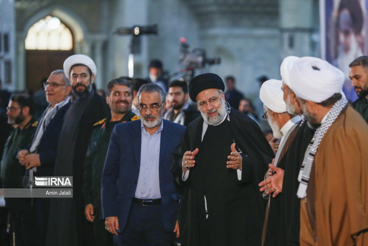 گردهمایی سراسری مسئولان بسیج دانشجویی و طلاب بسیجی در حرم امام خمینی (ره)