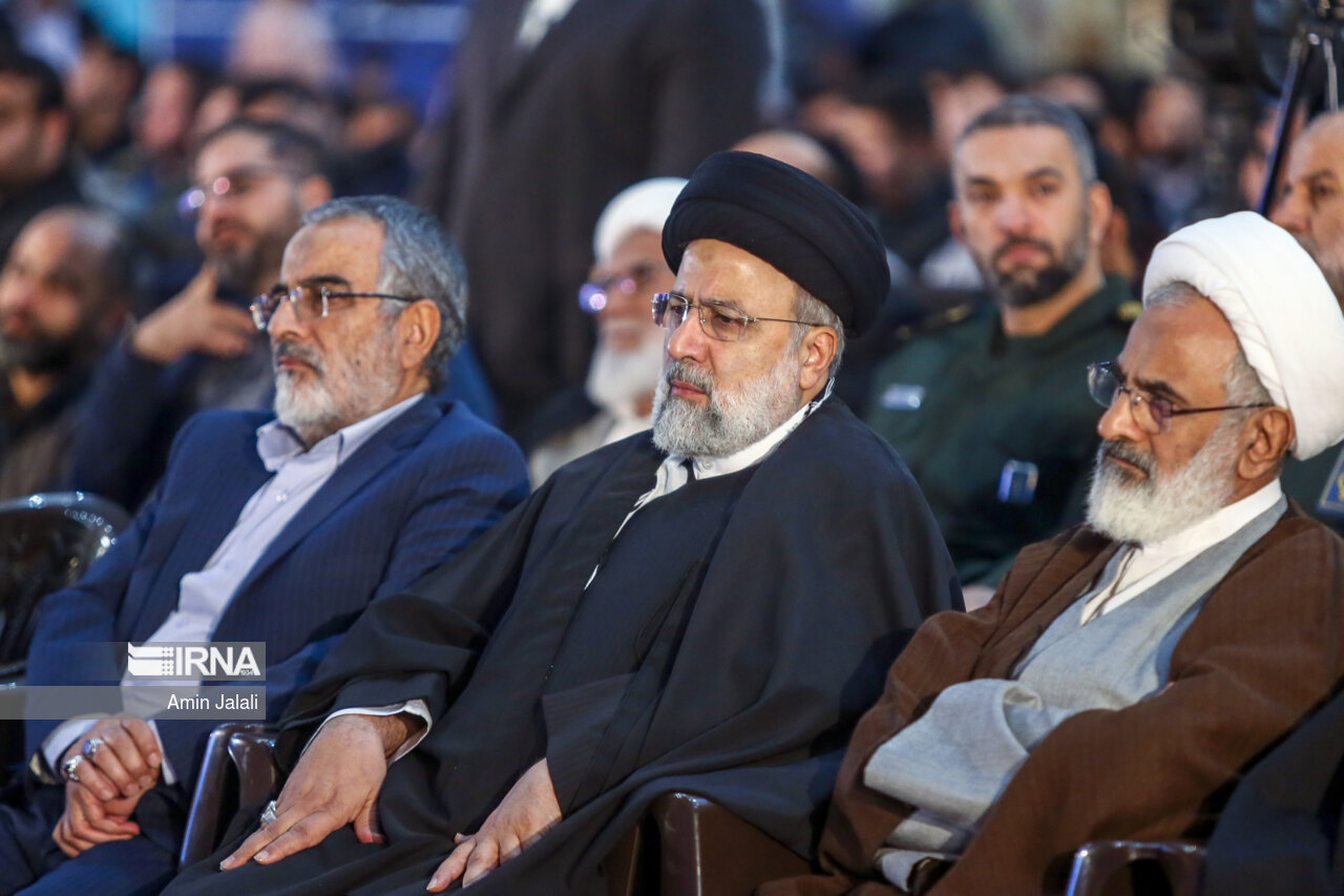 گردهمایی سراسری مسئولان بسیج دانشجویی و طلاب بسیجی در حرم امام خمینی (ره)