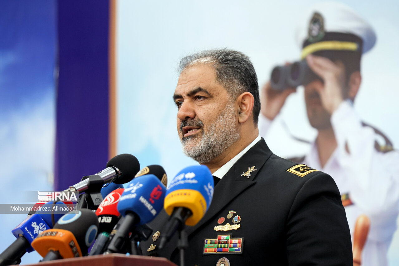 دریادار ایرانی: نیروی دریایی در دفاع از منافع کشور با احدی شوخی ندارد
