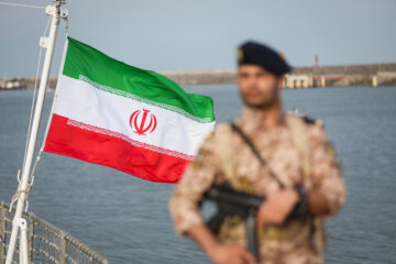 Destructor "Deylaman" se une a la Armada iraní
