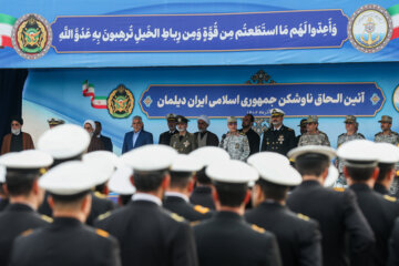 Destructor "Deylaman" se une a la Armada iraní