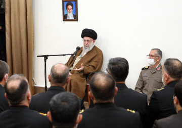 Des commandants de la marine iranienne rencontrent le Guide suprême