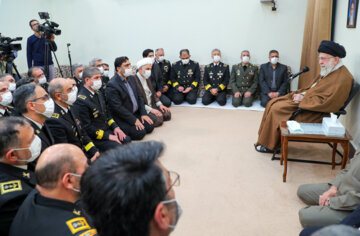 Des commandants de la marine iranienne rencontrent le Guide suprême