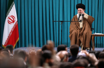 Miles basiyíes  de todo Irán se reúnen con el ayatolá Jameneí