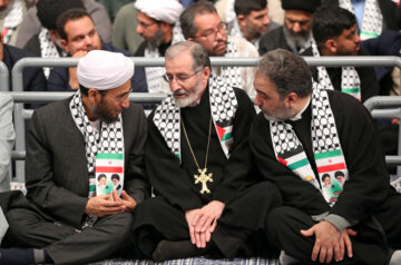 Miles basiyíes  de todo Irán se reúnen con el ayatolá Jameneí