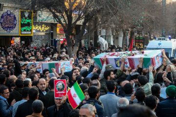 پیکر مطهر شهدای مدافع حرم در منطقه ۵ تهران تشییع شد