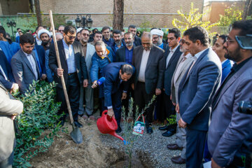 کاشت نخستین نهالستان دانش‌آموزی کشور در دبیرستان البرز