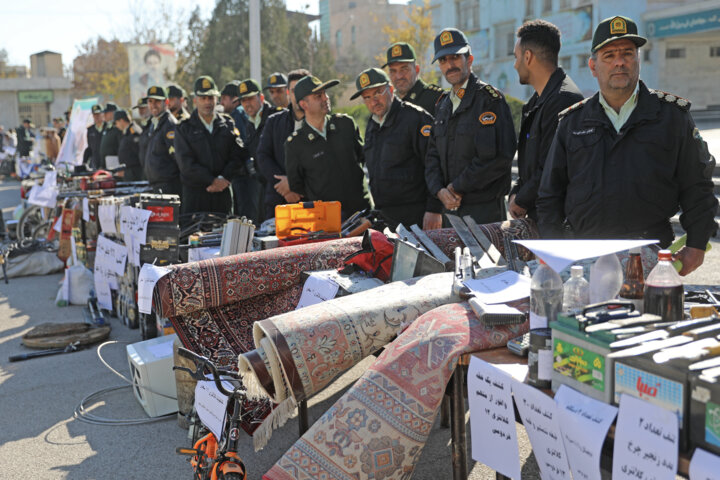 نمایشگاه کشفیات پلیس در کرمانشاه
