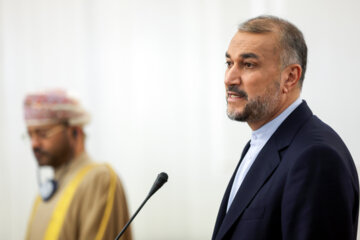 نشست خبری مشترک وزرای خارجه عمان و ایران