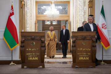 نشست خبری مشترک وزرای خارجه عمان و ایران