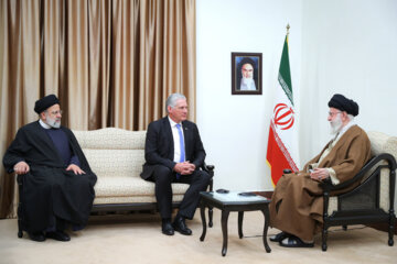 La reunión del Líder Supremo con el presidente de Cuba en Teherán
