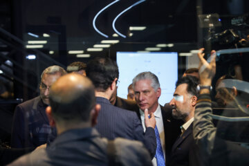 Hi-Tech Expo 2023 : la visite du Président cubain, Miguel Díaz-Canel, à l'exposition de produits basés sur la connaissance et de nouvelles technologies de l'Iran, ce lundi 4 décembre 2023 (Photo : Payam Thani)

