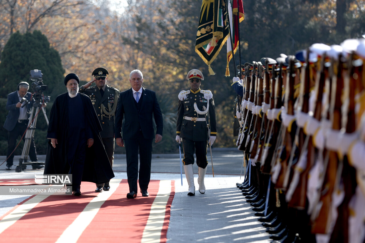 President Raisi officially welcomes Cuban counterpart