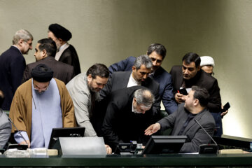 اعتراض به روند بررسی لایحه بودجه در مجلس/ تورم ناشی از کسری دامن‌گیر مردم می‌شود