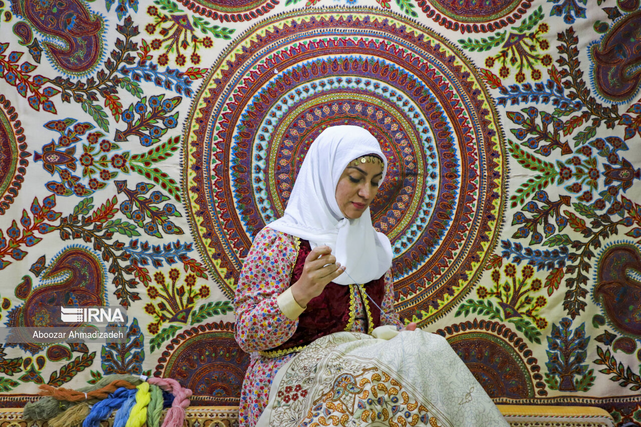 هشتمین جشنواره صنایع‌دستی فجر با نشان «فردا» می‌آید/ سرو و ترنج به‌ رسم هر سال