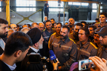 بازدید رییس جمهور از کارخانه «A un an de la réouverture, le président Raïssi visite l'usine Traverse dans la province d'Alborz, à l'ouest de Téhéranتراورس»