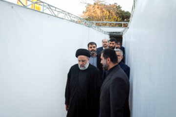 A un an de la réouverture, le président Raïssi visite l'usine Traverse dans la province d'Alborz, à l'ouest de Téhéran