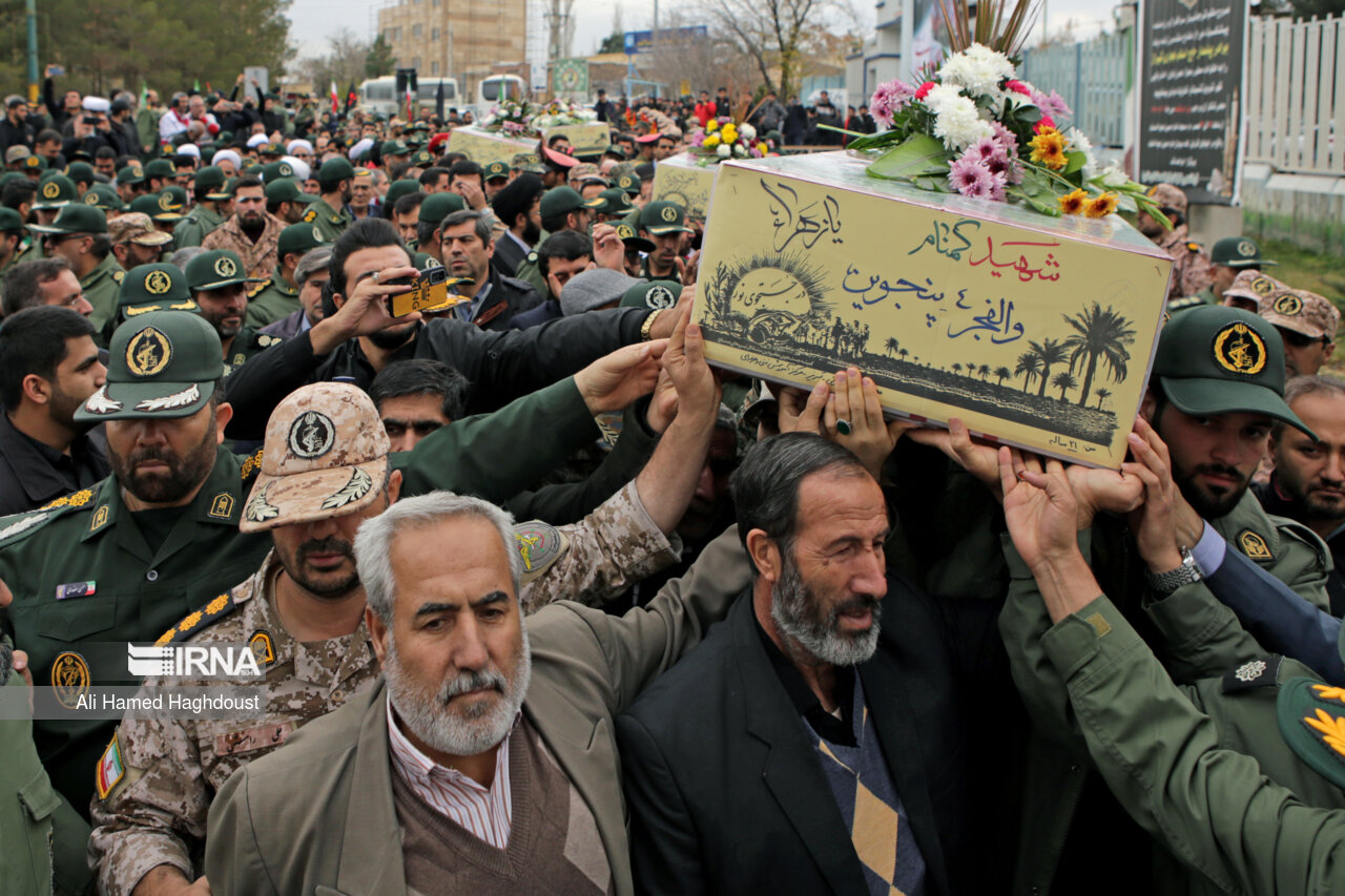 وداع مردم مانه خراسان‌شمالی با شهدای گمنام دفاع مقدس