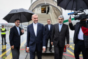 Le ministre iranien des Affaires étrangères arrive à Genève pour assister à une réunion du HCR