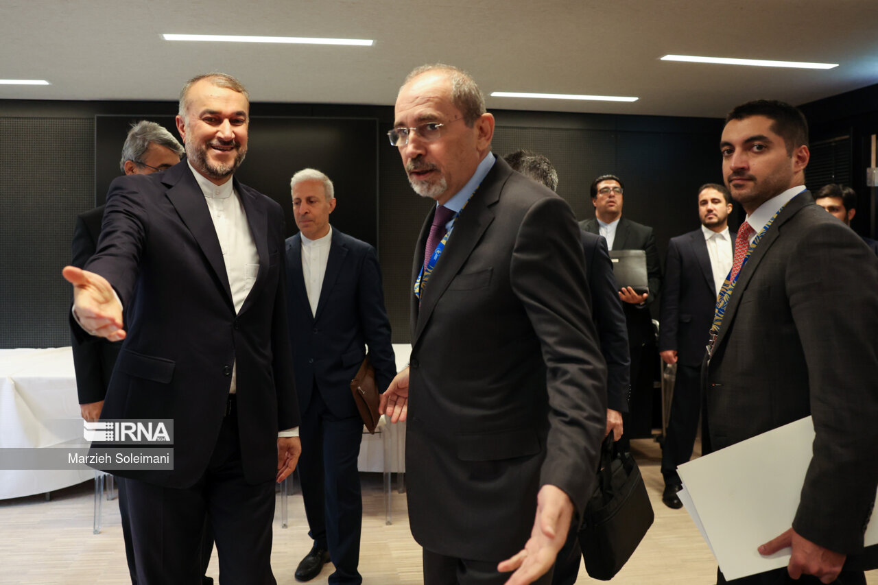 وزير الخارجية الايراني يجري مباحثات مع نظيره الاردني في جنيف
