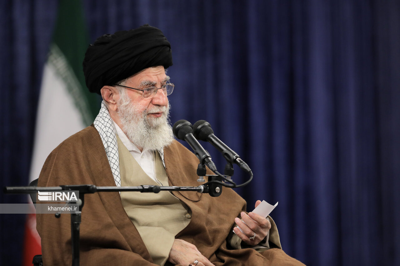 İnkılap Rehberi : Şehitler İran milletinin kimliğidir ve unutulmamalıdır