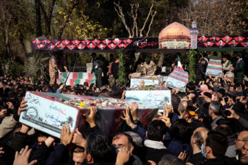 تشییع پیکر ۱۱۰ شهید گمنام در تهران