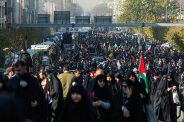 تشییع پیکر ۱۱۰ شهید گمنام در تهران