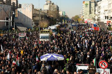 تشییع پیکر ۱۱۰ شهید گمنام در تهران