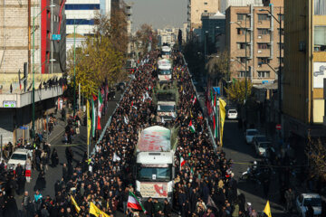 تشییع پیکر ۱۱۰ شهید گمنام در تهران